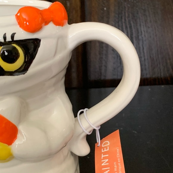 Mummy Girl Holding Candy Corn Ceramic Halloween Mug - Picture 7 of 14